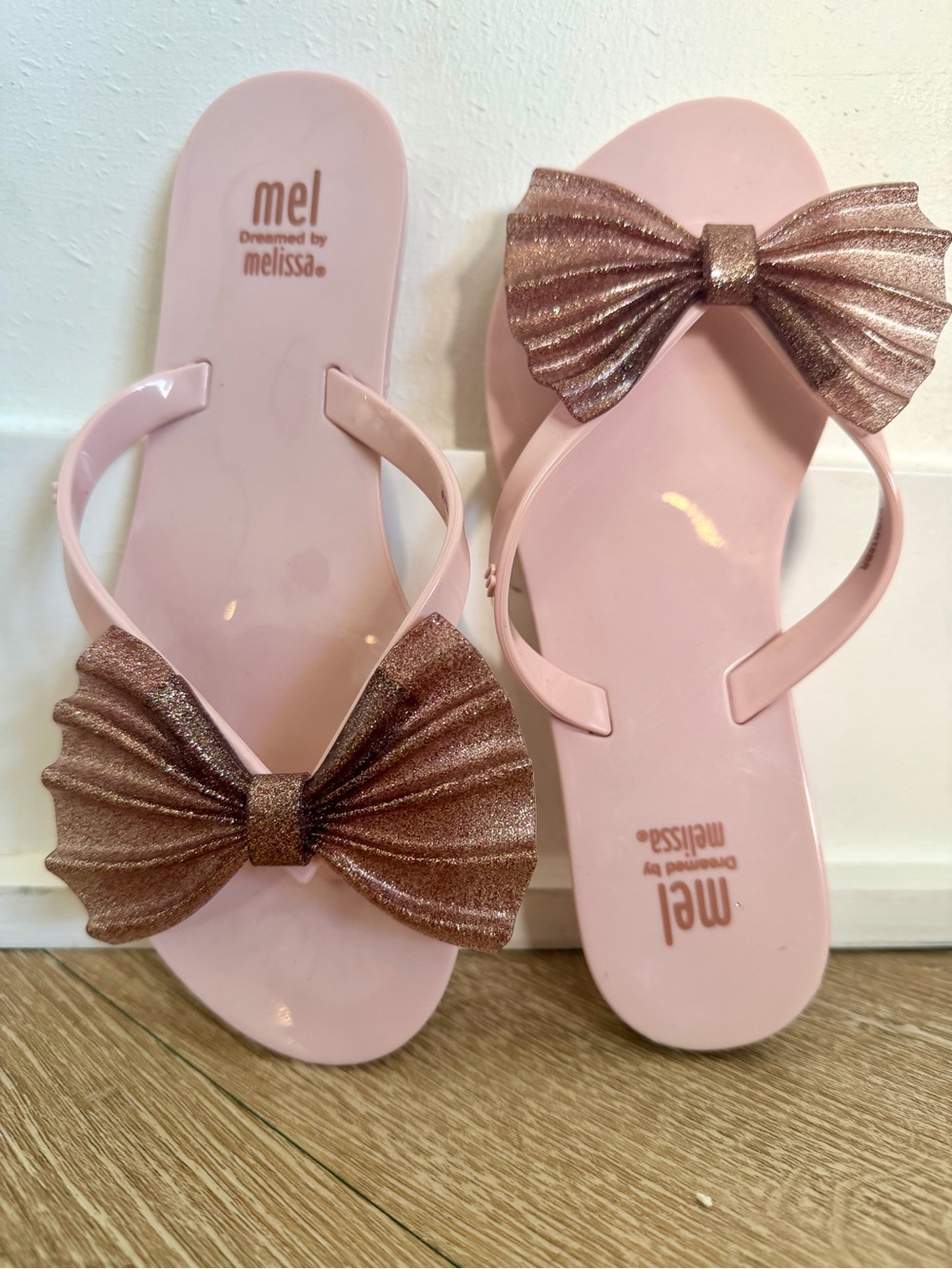 Mel by Melissa Girls Pale Pink Jelly Sandals with sparkly bow. Size 2 Brand New